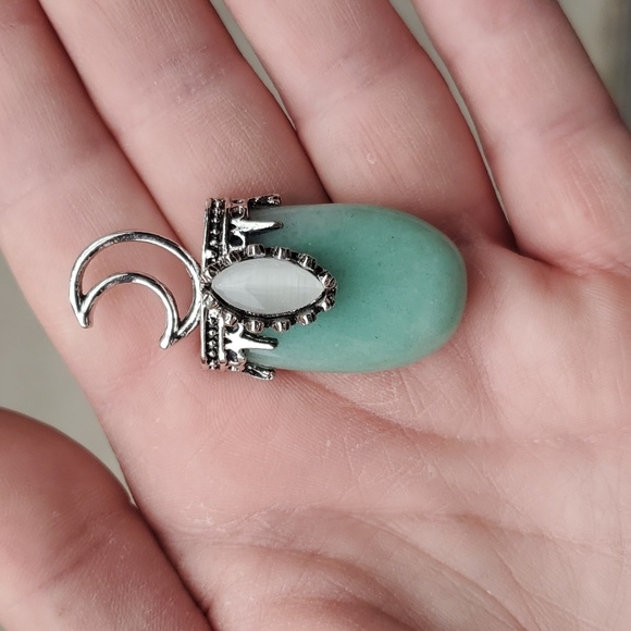 New Silver Wrapped White Cat Eye Green Aventurine Crescent Moon Magic Pendant. - Picture 6 of 7